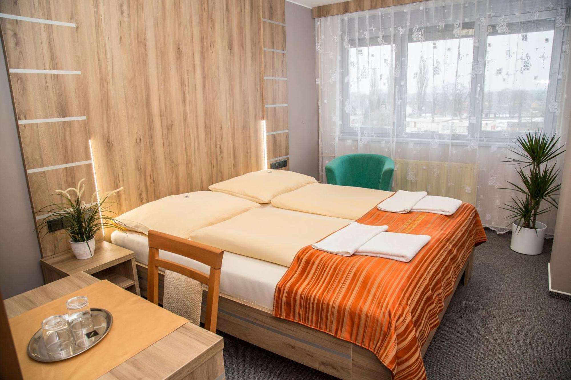 Hotel Panon Hodonín Extérieur photo