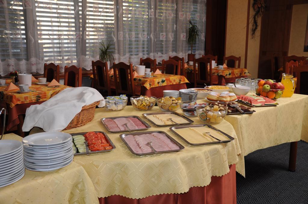 Hotel Panon Hodonín Extérieur photo