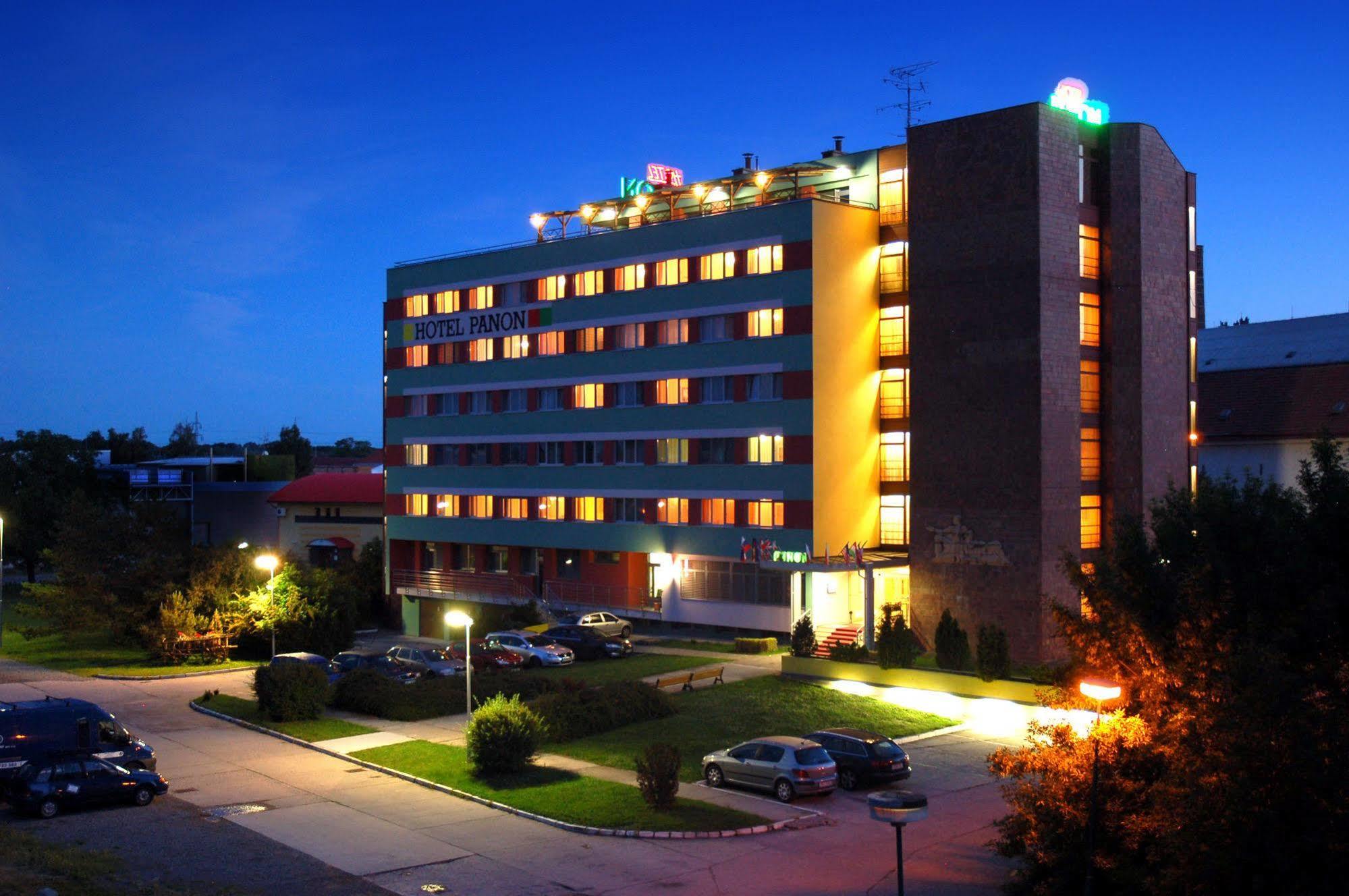 Hotel Panon Hodonín Extérieur photo