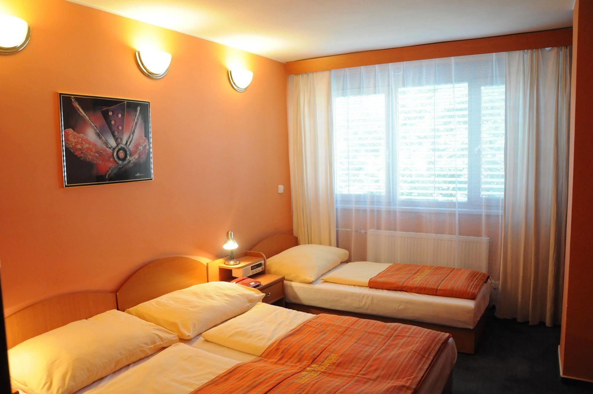 Hotel Panon Hodonín Extérieur photo